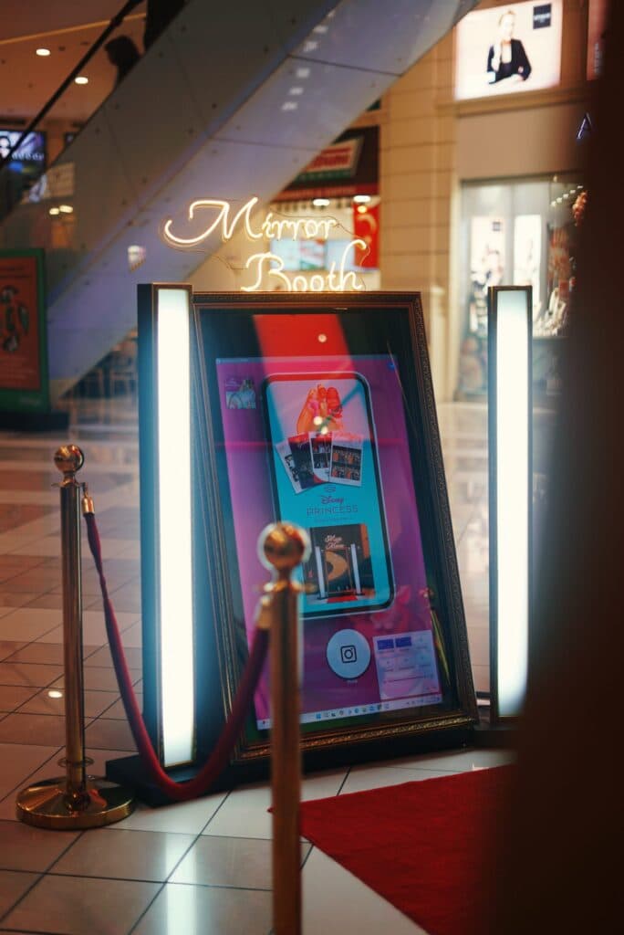 MirrorBooth